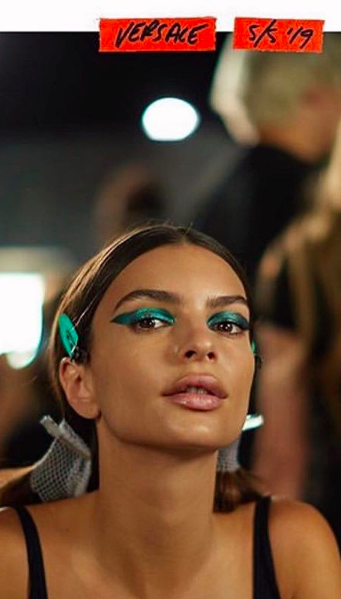 Emily Ratajkowski sporting a green colour splash eye shadow. Image taken from instagram. 