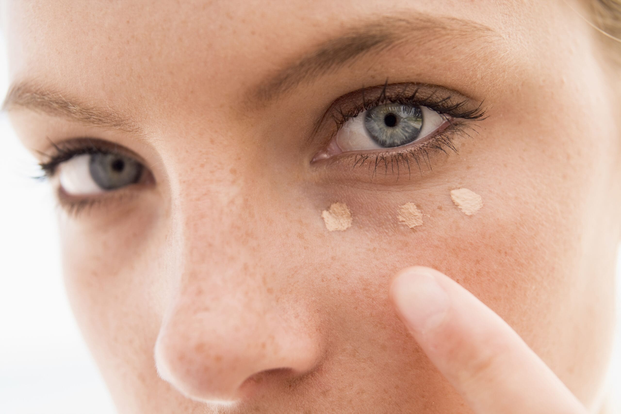 how to replace your foundation for concealer