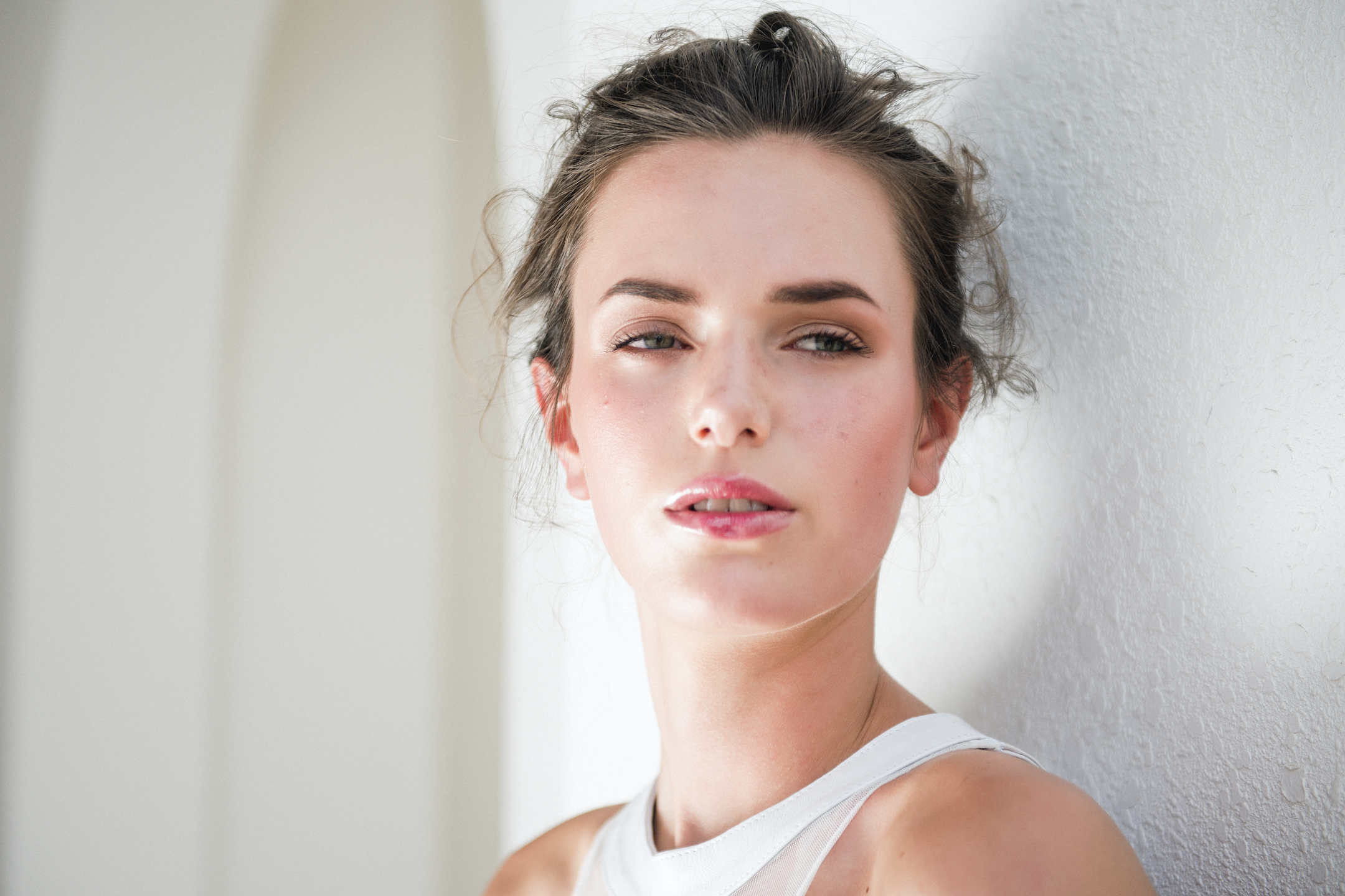 how to achieve a dewy makeup look in summer