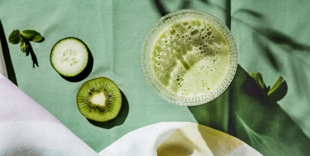 Kiwi, cucumber and mint green juice. Vegan Veganuary.