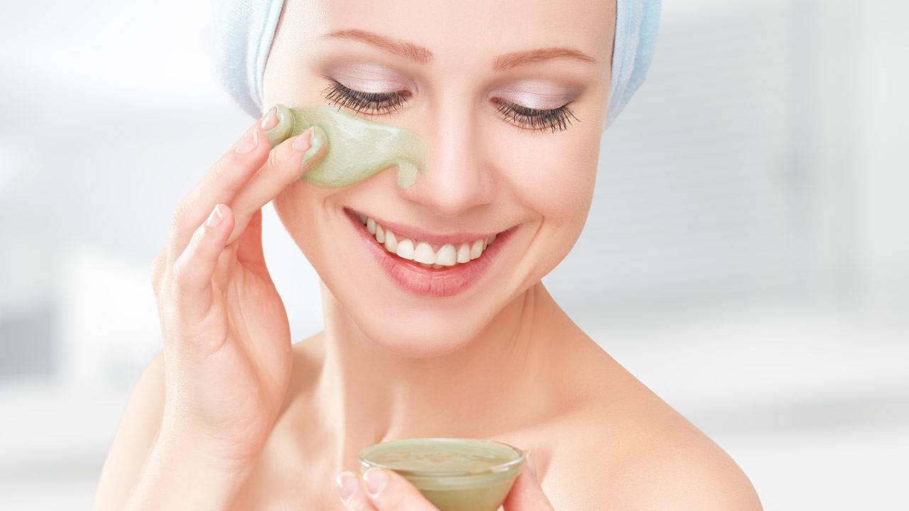 Simple 2-Ingredient Aloe Vera Face Masks to DIY at Home