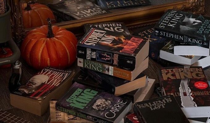These are the top books you need to read in October for Halloween. 