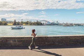 Run/Walk Sydney's glowing Christmas decorations for pre-dawn calm and energy.
